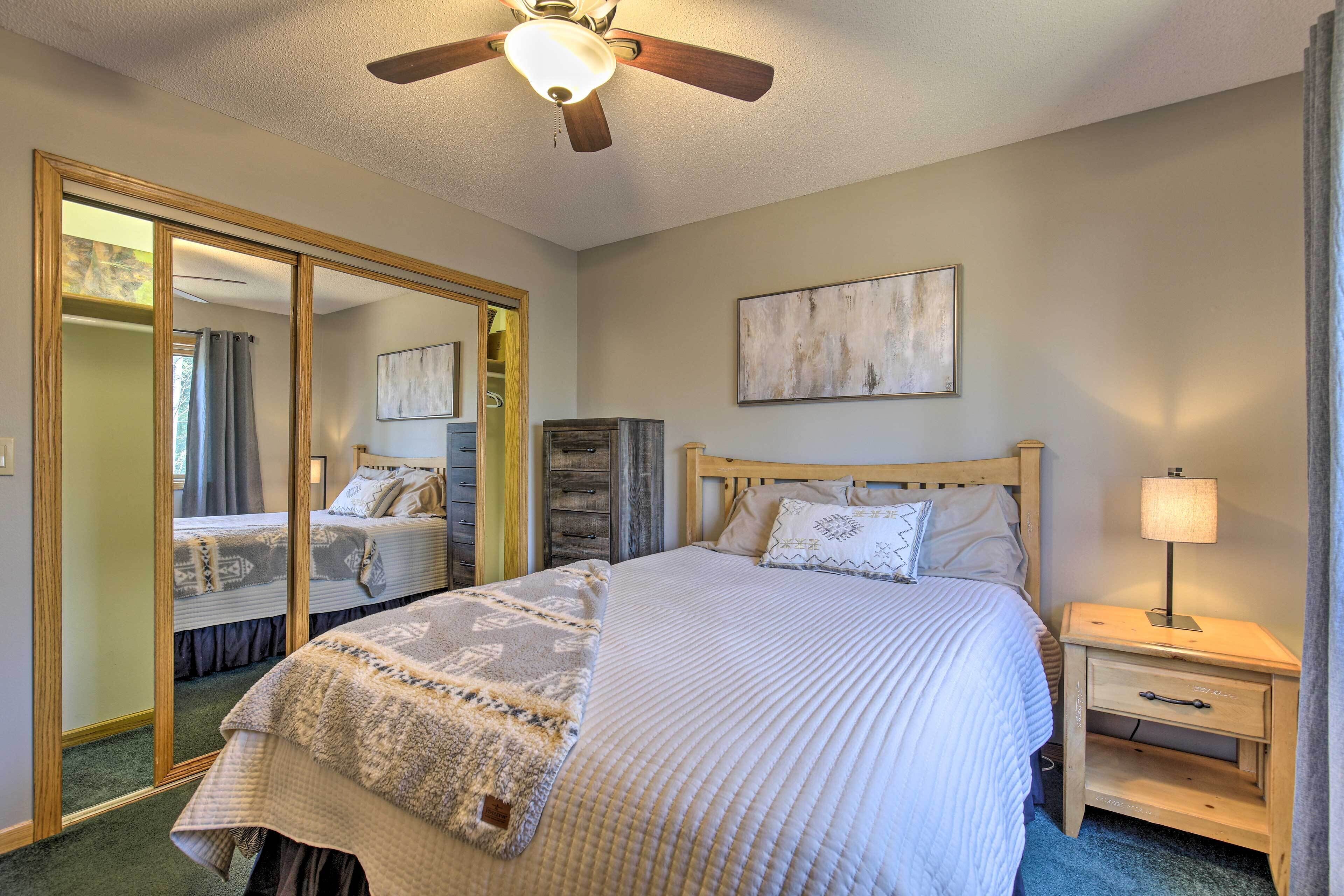 3 bedrooms, iron/ironing board, internet, bed sheets