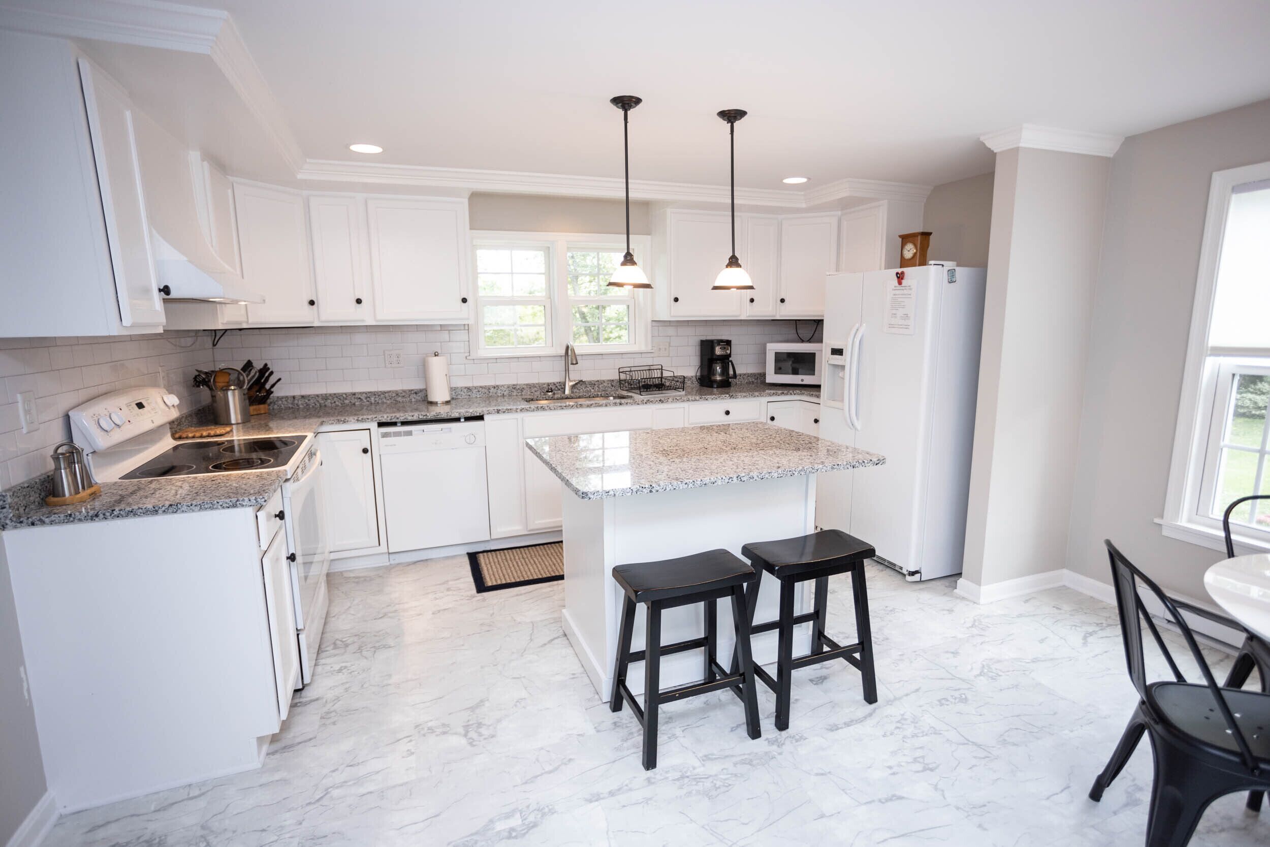 冰箱、微波炉、烤箱、炉灶