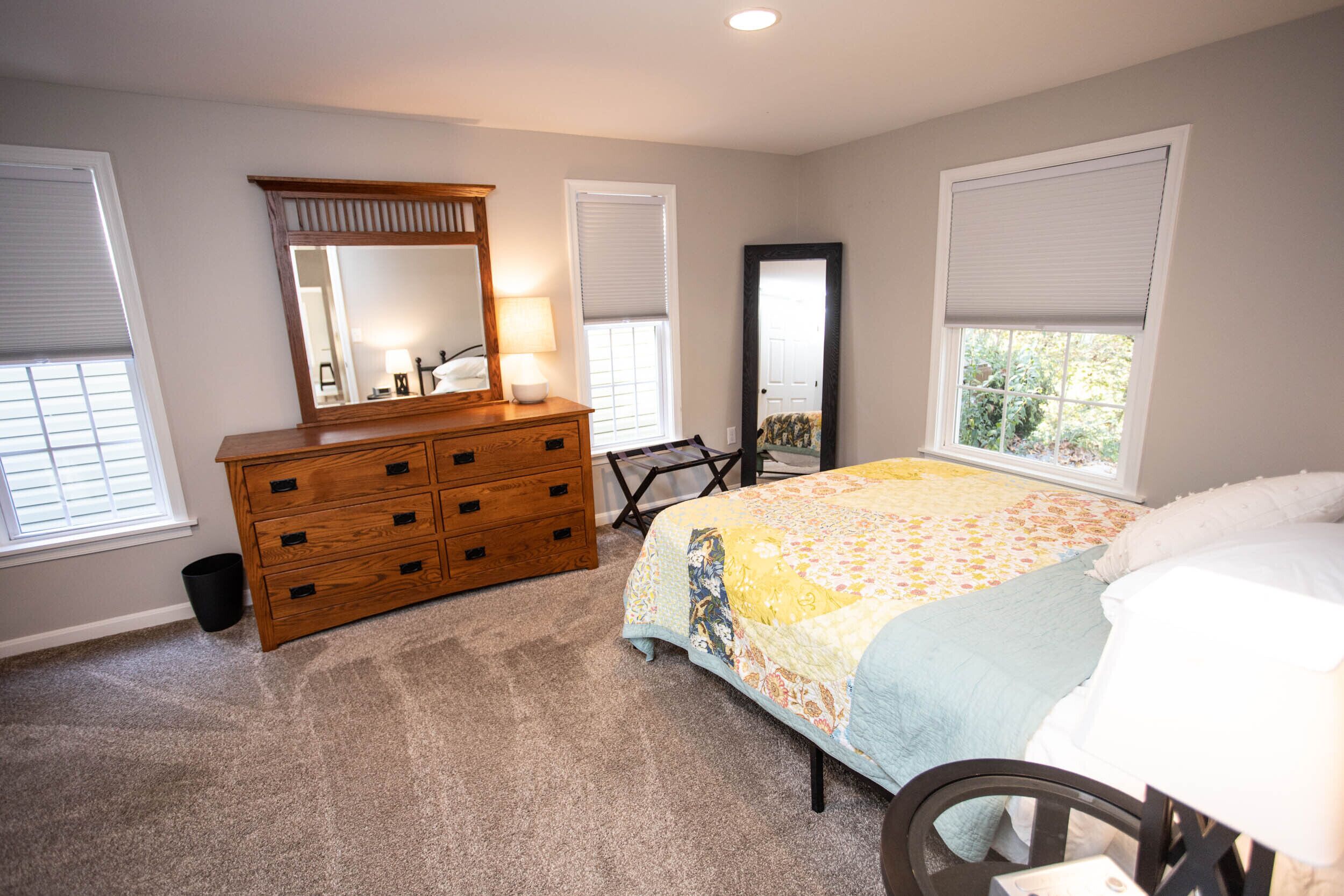 2 bedrooms, desk, iron/ironing board, travel crib