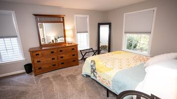2 bedrooms, desk, iron/ironing board, travel crib