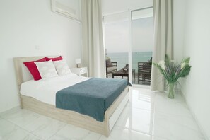 3 chambres, fer et planche à repasser, Wi-Fi, draps fournis