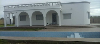 Villa with pool on 3500m² near mazagan and royal golf