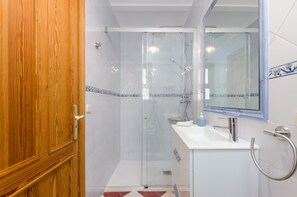 Combined shower/tub, hair dryer, bidet, towels - CAN TONI - Villa with private pool in Sa Pobla. Free WiFi (Sa Pobla)