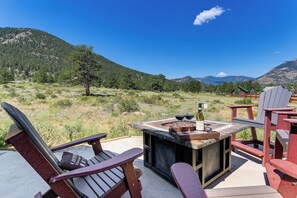 Outdoor dining - 3 Mi to RMNP! Mtn-View Retreat in Estes Park (Estes Park)