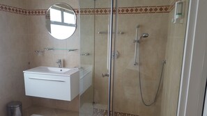 Bathtub, hair dryer, towels, soap - 4-STAR-Apartment (AA Superior rated) at the Constantia Wine Route / Kapstad (Constantia)