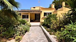 A yellow building with a stone pathway leading to a door. - Fantastic villa with pool in Betlem (Arta Betlem)