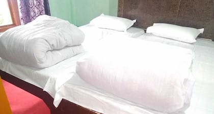 Thakur Homestay Munsyari with Panchachuli view