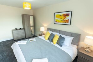 4 bedrooms, desk, iron/ironing board, free WiFi