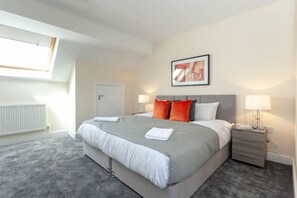 4 habitaciones, escritorio, tabla de planchar con plancha y wifi gratis 