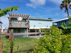 Property grounds - Bayview Bungalow in South Rockport (Rockport)