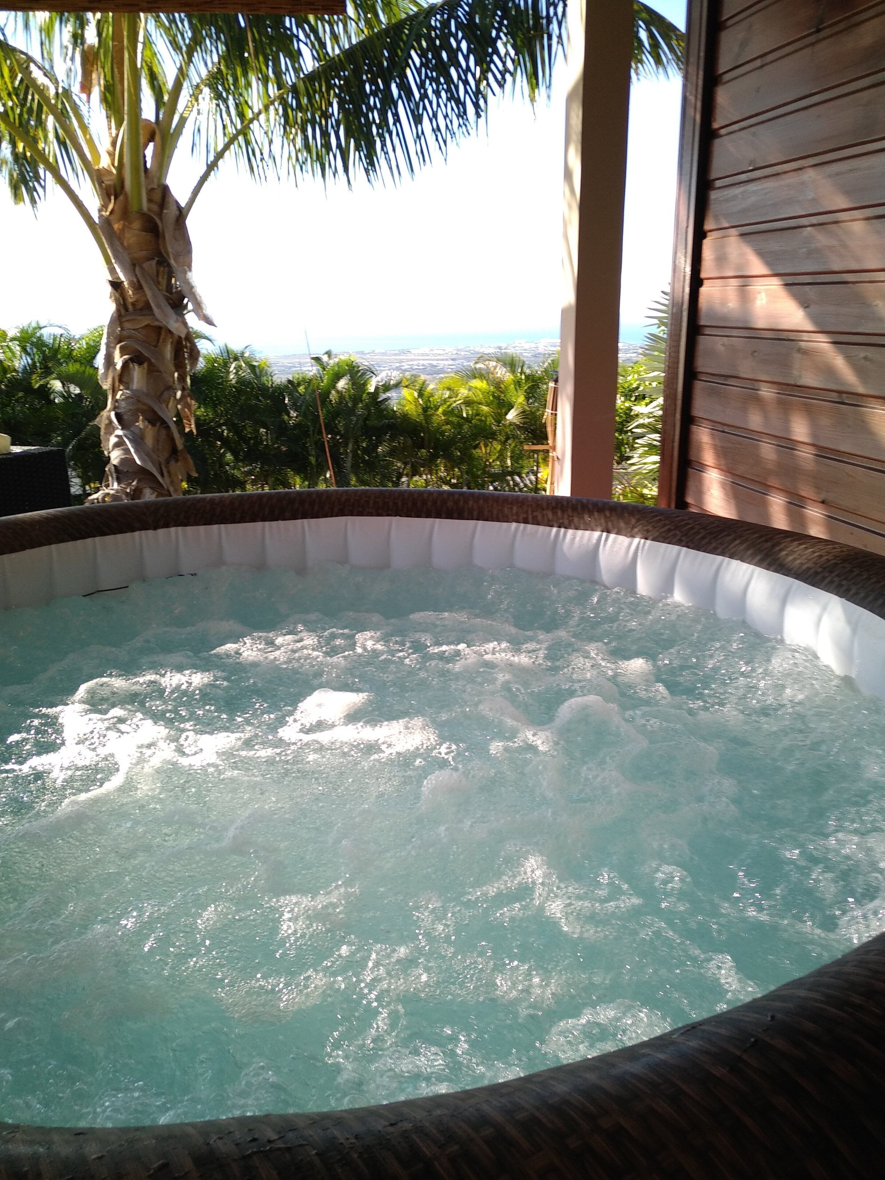 Outdoor spa tub