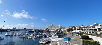 Toi et Moi -City Center Condo + free parking, Yours to Discover