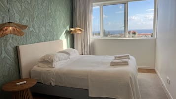 3 habitaciones, tabla de planchar con plancha y cuna de viaje