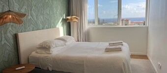 Toi et Moi -City Center Condo + free parking, Yours to Discover