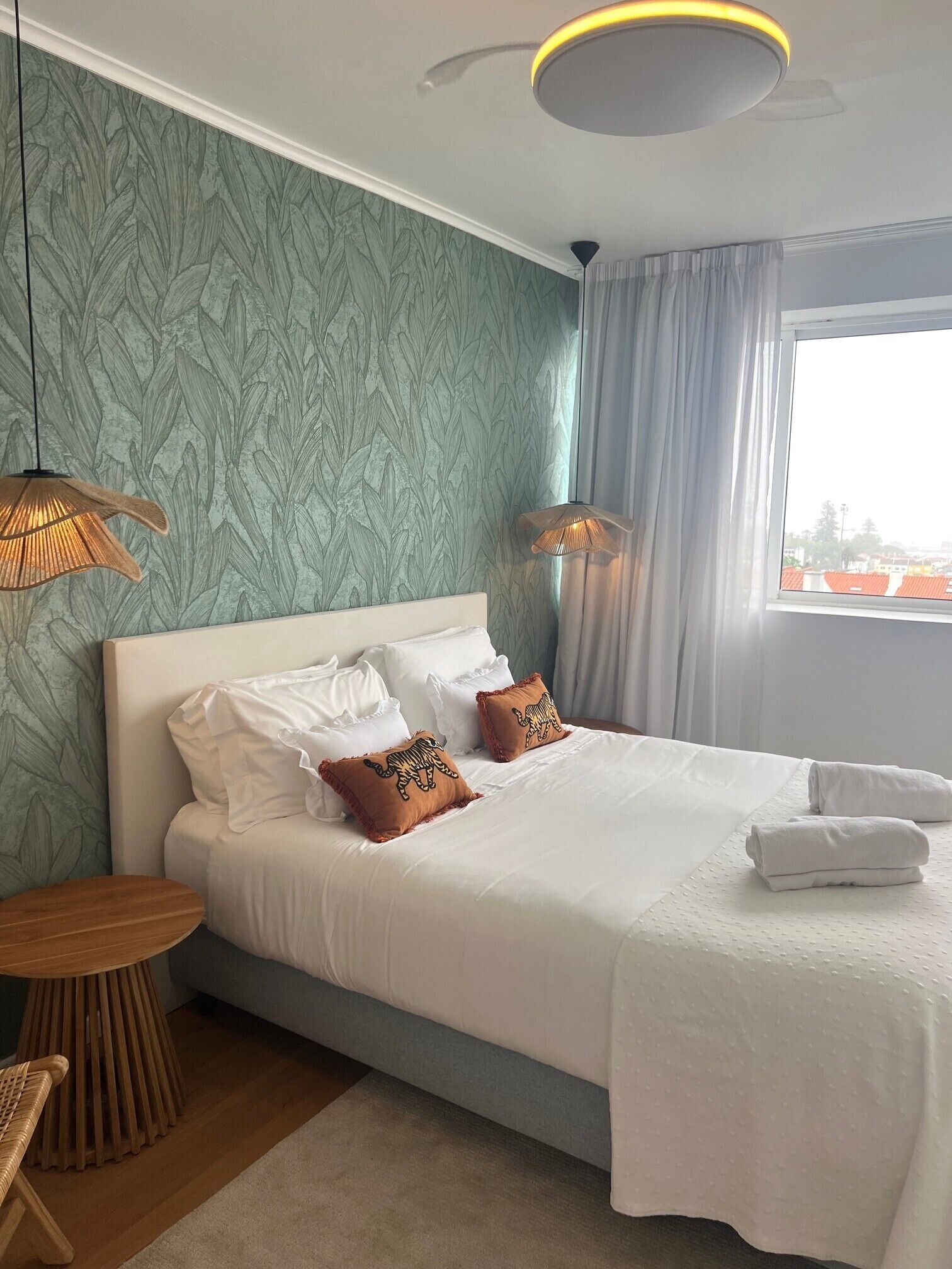 3 slaapkamers, een strijkplank/strijkijzer, reisbedje, gratis wifi