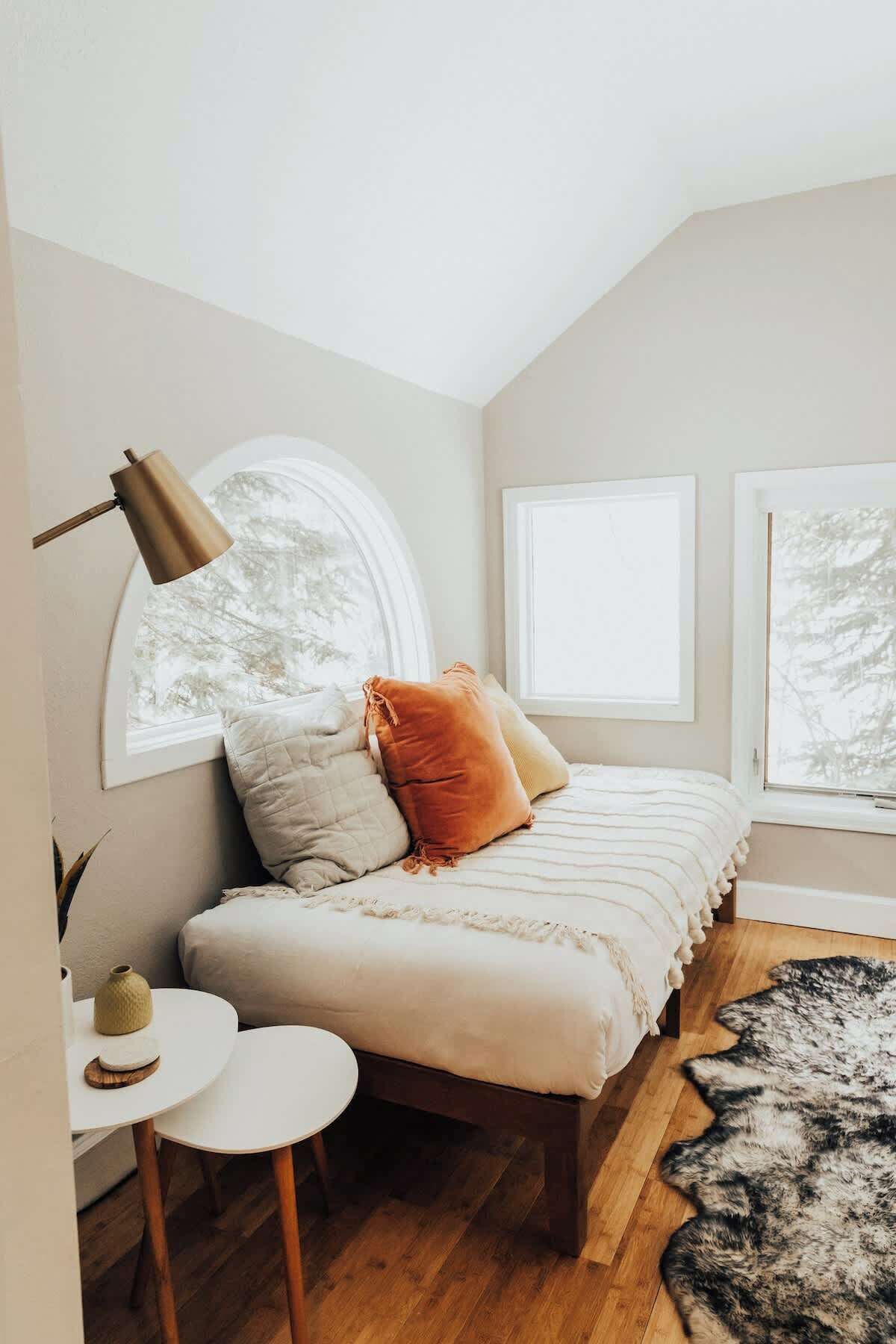 Twin size daybed in a creekside sunroom off the primary bedroom