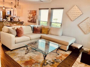 Smart TV, fireplace