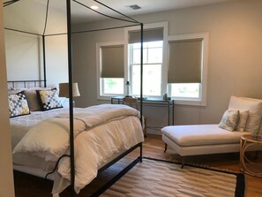 6 bedrooms, iron/ironing board, WiFi, bed sheets