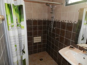 Dusche, Seife, Shampoo, Toilettenpapier
