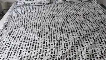 1 bedroom, iron/ironing board, free WiFi