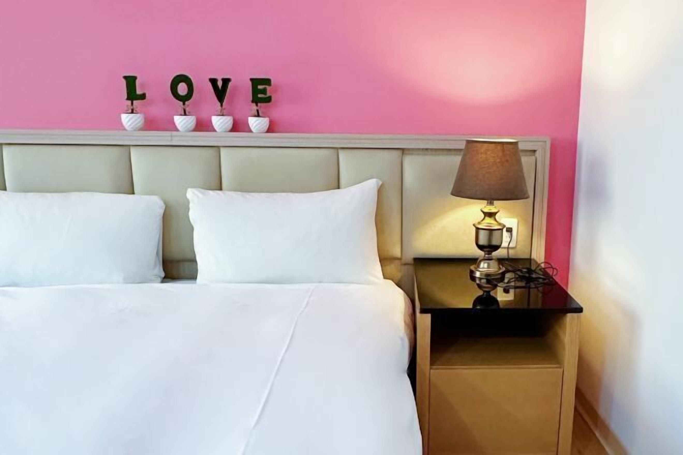 Down duvets, individually decorated, individually furnished, desk