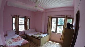 Chambre Double ou avec lits jumeaux, 3 chambres, non-fumeurs, vue ville | Wi-Fi gratuit