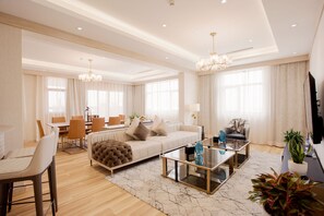 42-inch flat-screen TV with satellite channels, TV - The QUBE Hotel & Suite Vientiane (Vientiane)