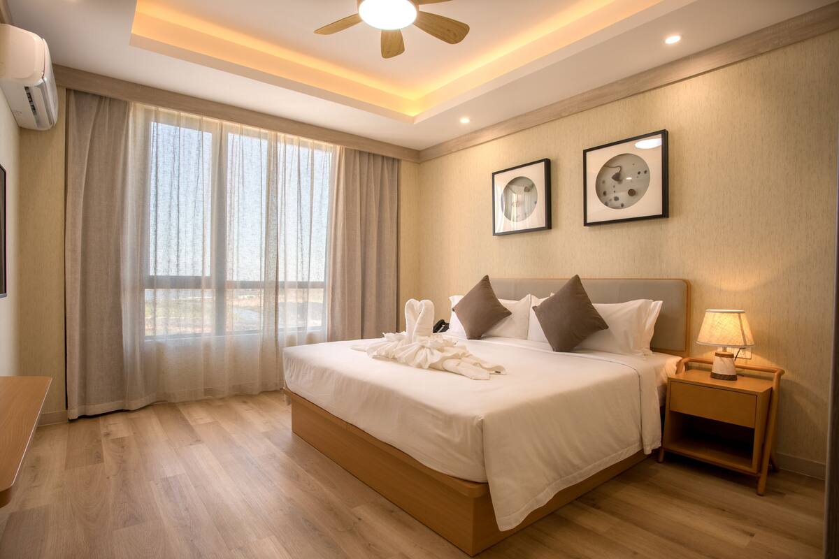 Premium bedding, minibar, in-room safe, blackout curtains