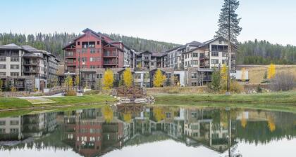 Camine hasta las laderas desde este Founders Point, 1 dormitorio con cocina completa.