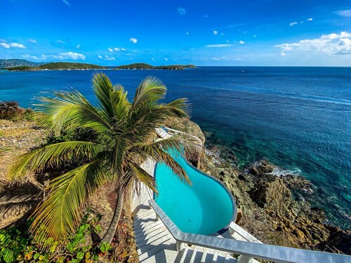 6 BR - Unparalleled  220º Views, Breathtaking Oceanfront Location & 2 Pools!