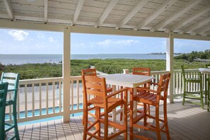 تناول الطعام بالخارج