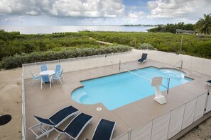 حمّام سباحة مُدفَّأ