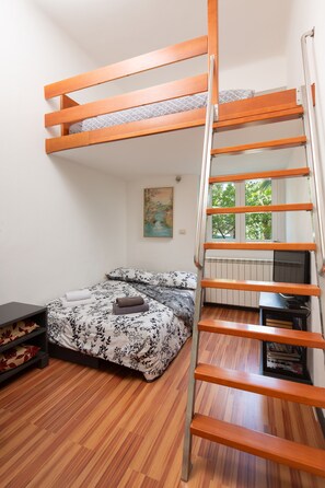 2 Schlafzimmer, Schreibtisch, schallisolierte Zimmer