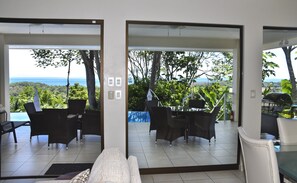 Outdoor dining - Villa Cristal-Breathtaking Views of Pacific Coast & Spectacular Sunsets (Savegre de Aguirre)