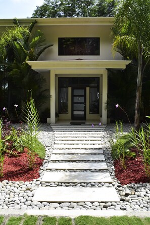 Exterior detail - Villa Cristal-Breathtaking Views of Pacific Coast & Spectacular Sunsets (Savegre de Aguirre)
