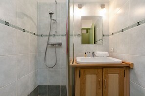 Shower, towels