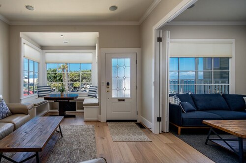 The White House - Pacific Grove Beach House - Oceanfront Lovers Point