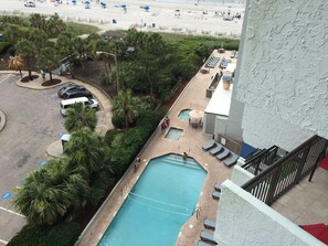 من حمّامات السباحة المغطاة، حمّام سباحة خارجي