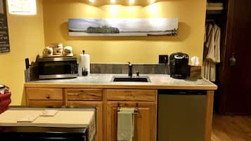 Fridge, microwave, coffee/tea maker, cookware/dishes/utensils