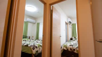3 bedrooms, desk, soundproofing, iron/ironing board