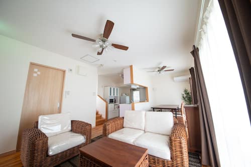 基本獨棟房屋 (PINE, in ISHIGAKI) | 客廳 | 平面電視