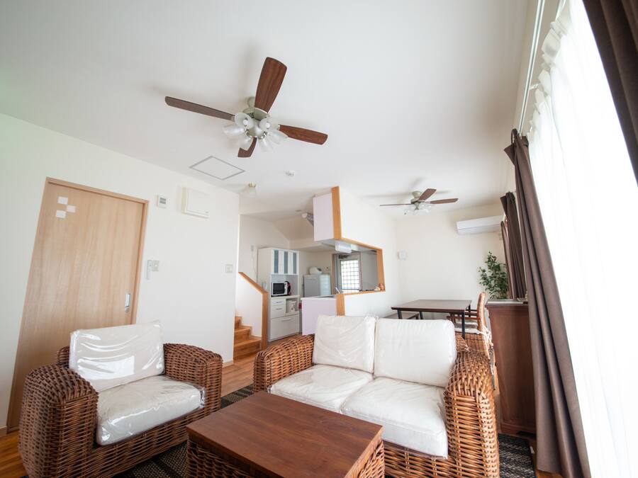 Basic House (PINE, in ISHIGAKI) | Ruang tamu | TV skrin rata