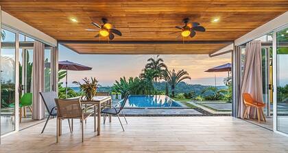 Vista Azul-Encantadora villa con espléndidas vistas al mar, comunidad cerrada, piscina privada
