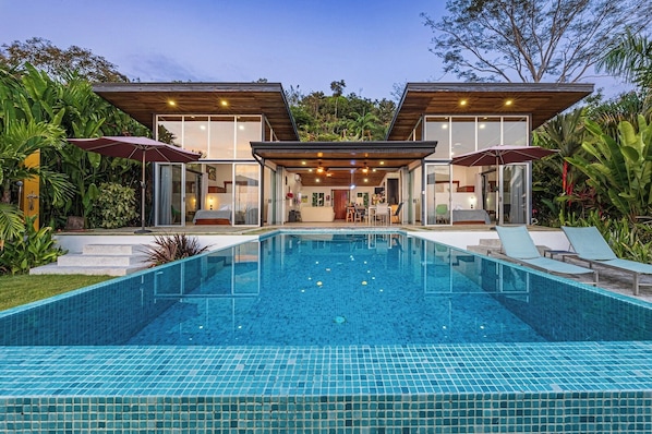 Outdoor pool, an infinity pool