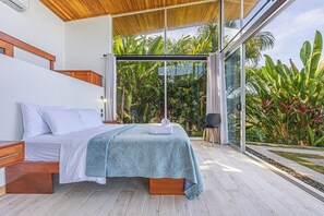 3 bedrooms, in-room safe, desk, free WiFi