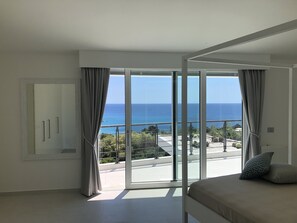 3 Schlafzimmer, Schreibtisch, Bügeleisen/Bügelbrett, Reisekinderbett