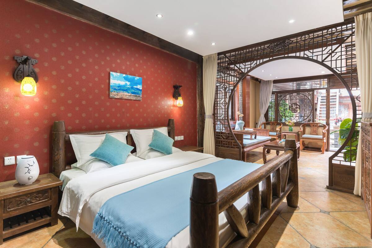 Deluxe Suite, Courtyard View
