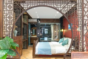 Deluxe-suite - udsigt til gårdsplads | Individuelt design, mørklægningsgardiner, gratis Wi-Fi, sengetøj