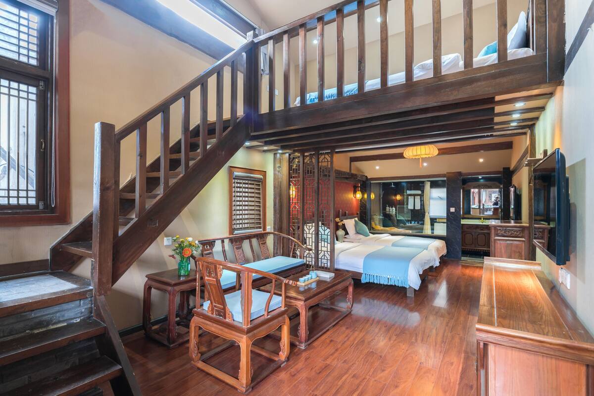 Deluxe Loft, Courtyard View