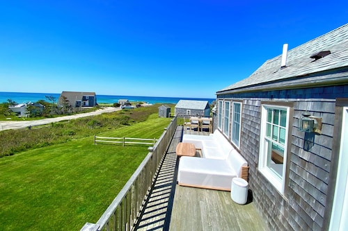 Have it all! The perfect Nantucket getaway for stunning ocean views and beaches!